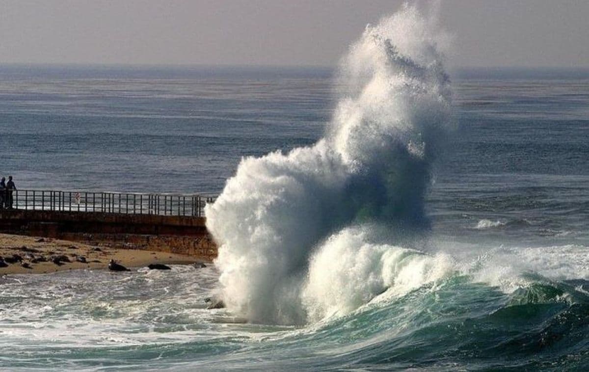 BMKG Keluarkan Peringatan Dini, Gelombang Laut Bisa Capai 4 Meter