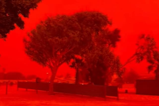 Ngeri, Langit Merah Darah di Australia saat Siklon Narelle Menerjang!