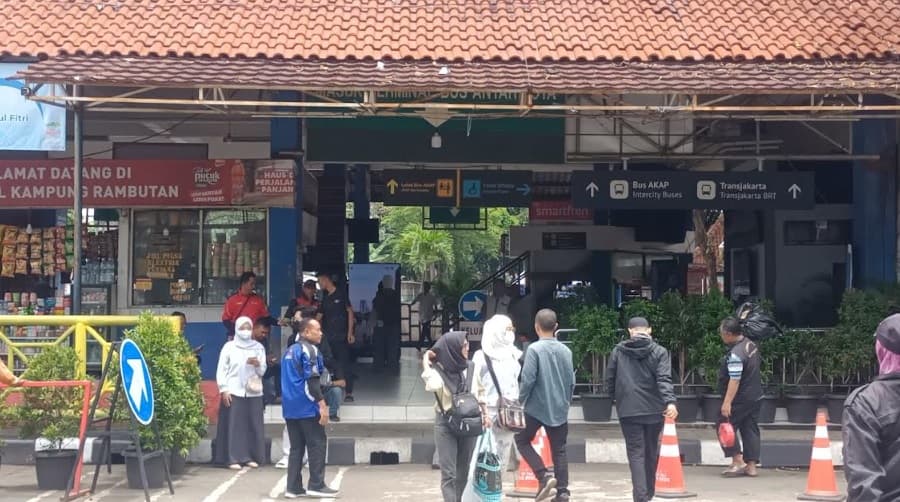 Arus Balik Lebaran, Ribuan Pemudik Kembali ke Jakarta dari Terminal Kampung Rambutan