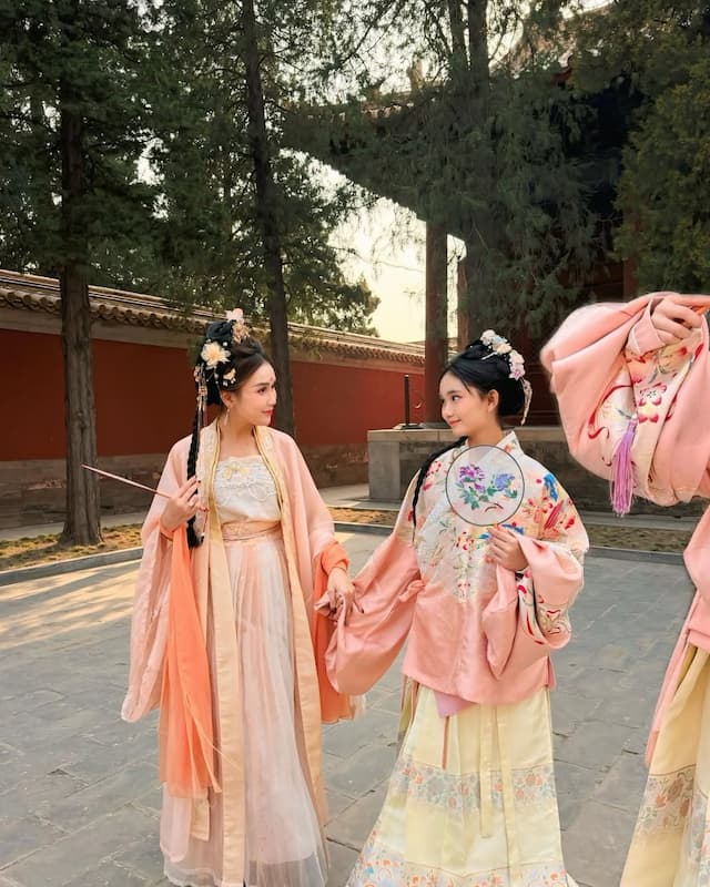 Ayu Tingting dan Bilqis, Hanfu Make-Up Core di Negeri Para CEO