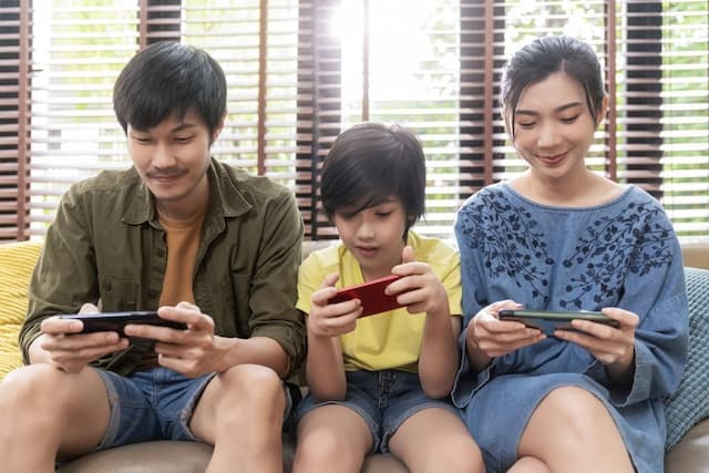 5 Cara Mengatasi Anak Kecanduan Media Sosial