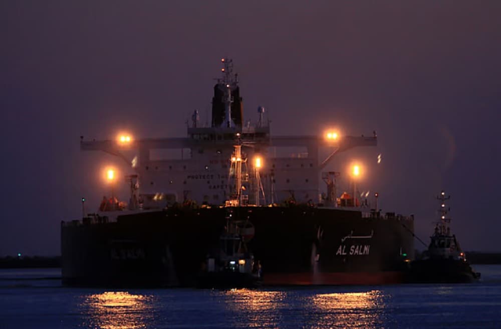 Serangan Drone Iran Hantam Tanker Penuh Minyak di Pelabuhan Dubai, Picu Kebakaran