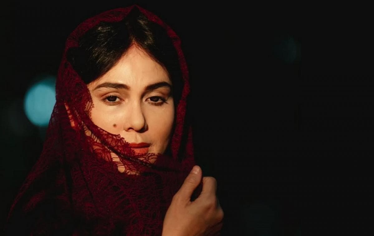 Luna Maya Semringah, Film Suzzanna: Santet Tembus 1 Juta Penonton Luna Maya Semringah, Film Suzzanna: Santet Tembus 1 Juta Penonton