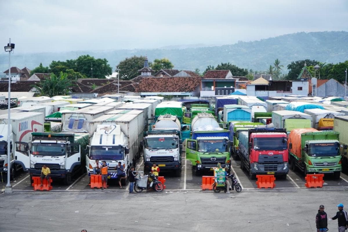 Truk Logistik Padati Pelabuhan Ketapang, ASDP Terapkan Pola TBB Kerahkan 36 Kapal