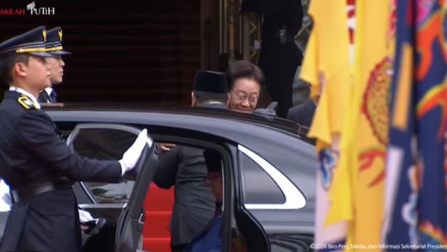 Prabowo Disambut Pelukan Hangat Presiden Lee Jae-myung di Blue House