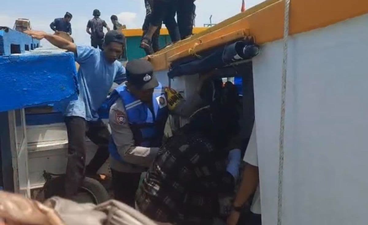 Detik Menegangkan KM Ansori Mati Mesin di Kepulauan Seribu, 54 Penumpang Dievakuasi