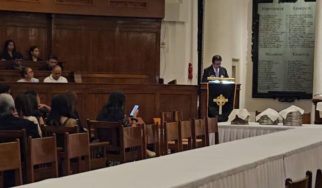 Jemaat Padati GPIB Immanuel Jakarta saat Ibadah Jumat Agung, Lalin Sekitar Lancar