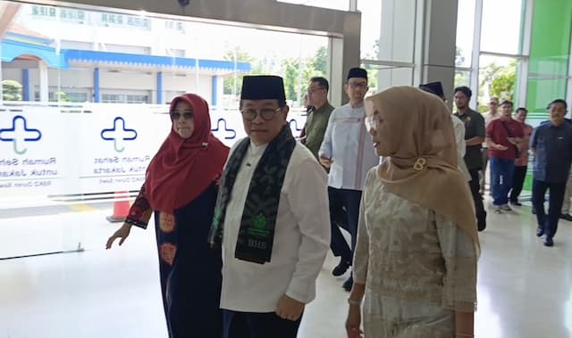 Pramono Datangi RS Duren Sawit Jenguk Siswa SD Diduga Keracunan Makanan