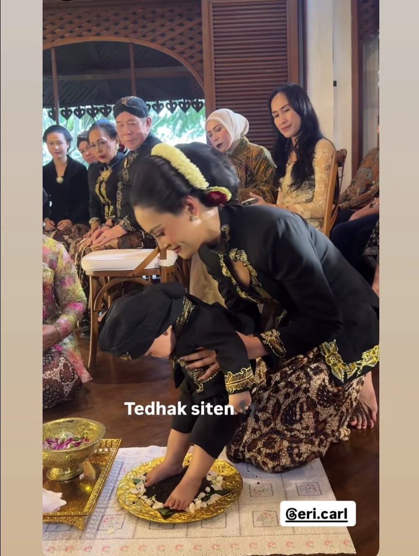 Alasan Erika Carlina Gelar Acara Tedak Siten pada Jumat Agung, Sesuai Weton Anak