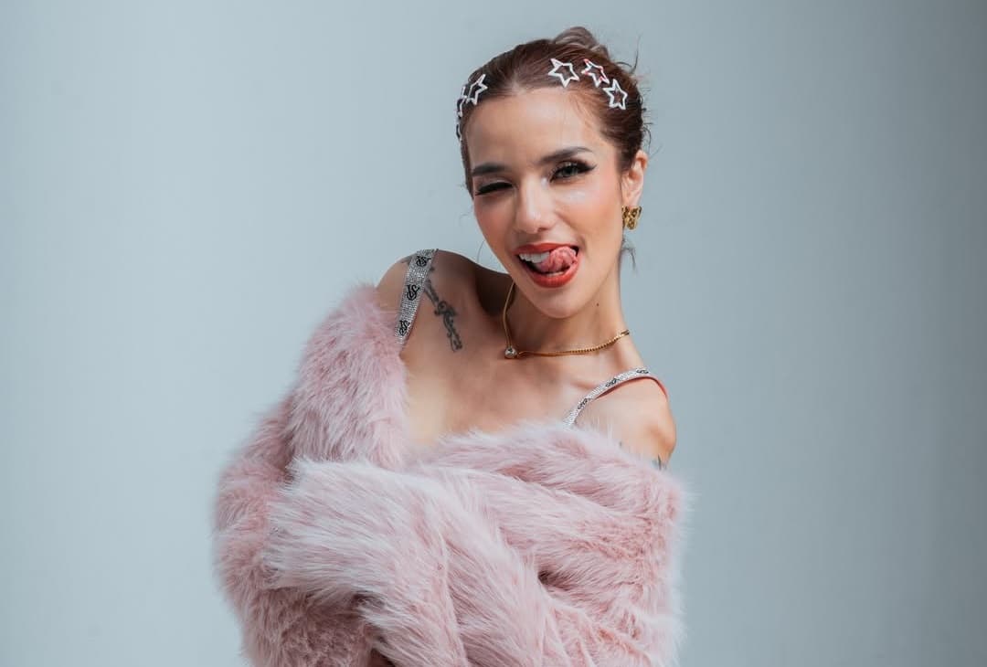 Reaksi Sheila Marcia Saat Outfit Panggungnya Dikritik Terlalu Terbuka