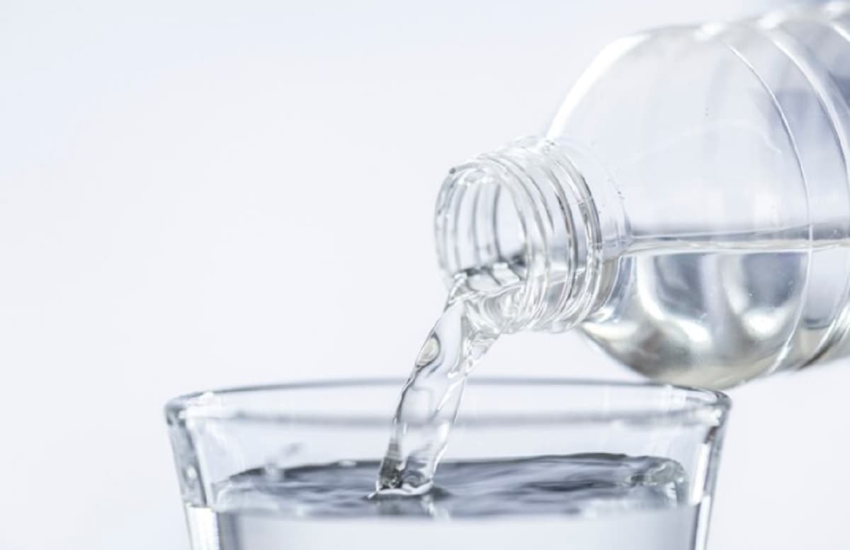 Minum Air Putih Sebelum Tidur Bahaya? Cek Faktanya