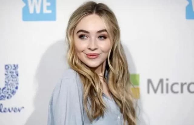 Sabrina Carpenter Beri Klarifikasi Usai Dituding Rasis ke Budaya Arab di Panggung Coachella