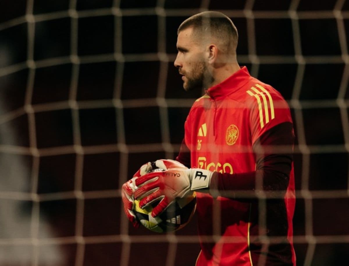 Maarten Paes dalam Tekanan, Ajax Amsterdam Bidik Penjaga Gawang Baru Musim Depan