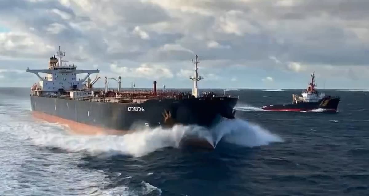 Kapal Tanker China Tembus Blokade AS di Selat Hormuz