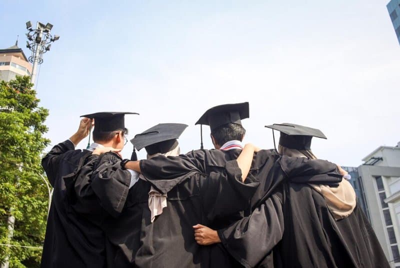 Berapa Gaji Lulusan S1 Hukum? Ini Kisaran dan Prospek Kerjanya