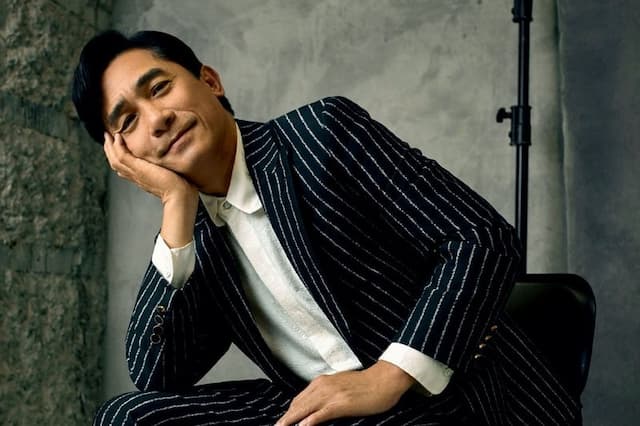 Tony Leung Akui Tak Dibayar saat Jadi Model MV NewJeans 2 Tahun Silam Tony Leung Akui Tak Dibayar saat Jadi Model MV NewJeans 2 Tahun Silam