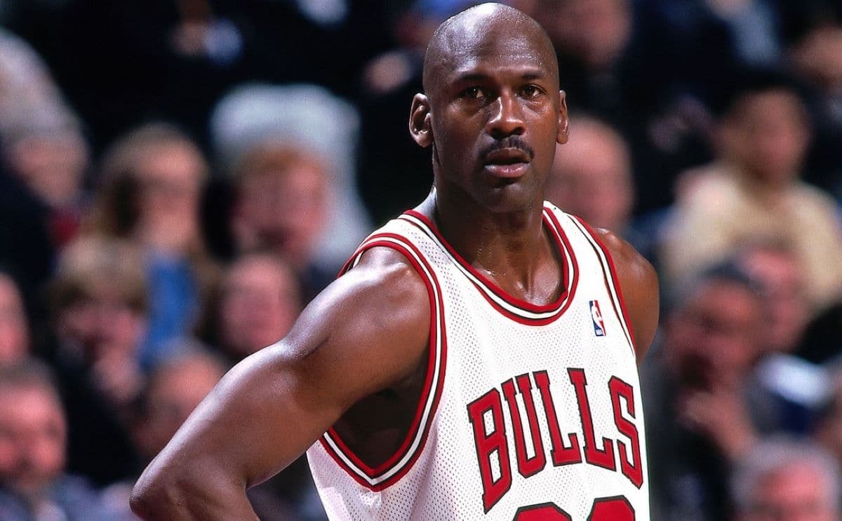 Kisah Jatuh Paling Mahal, Detik-Detik Michael Jordan Nyaris Celaka di Malam Debut NBA