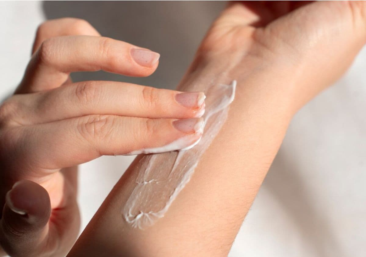 4 Cara Memilih Sunscreen untuk Kegiatan Outdoor, Biar Skin Barrier Enggak Rusak