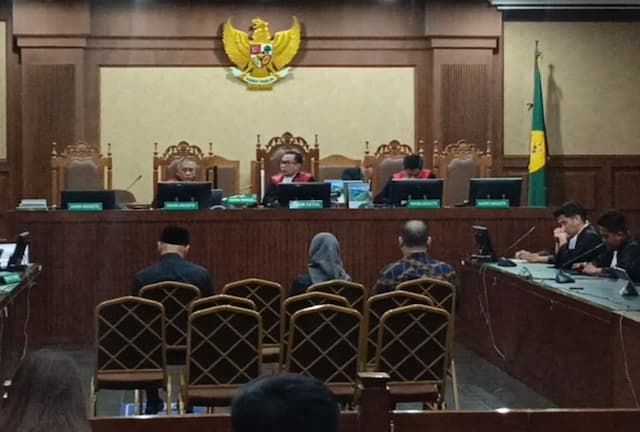 Tiga Terdakwa Kasus Korupsi Chromebook Dituntut 6-15 Tahun Penjara