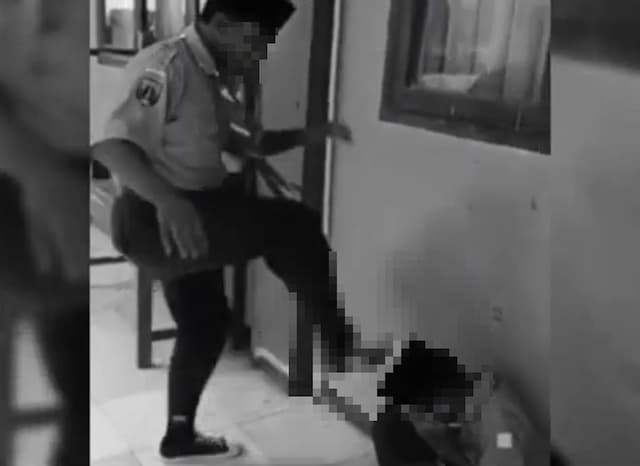 Viral Siswa SMP Dianiaya Kakak Kelas, Tak Berdaya Dihujani Tendangan