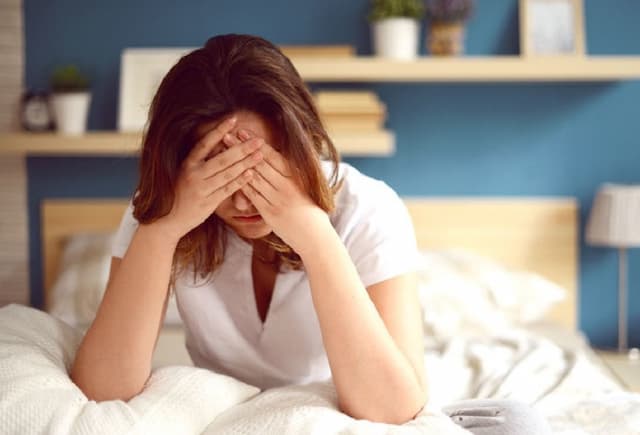 Bangun Tidur Main HP Bisa Bikin Stres, Ini Kata Menkes