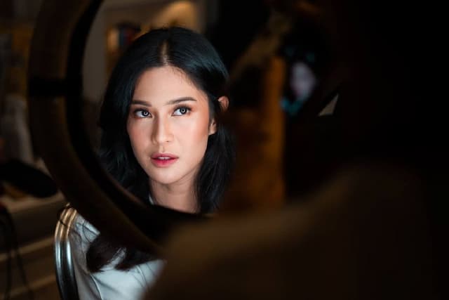 Dian Sastro Berikan Beasiswa untuk Perempuan Muda di Hari Kartini