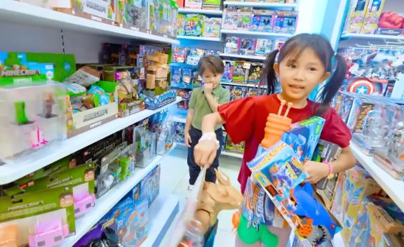 Abew Ultah Dikasih Bebas Ambil Apa Aja, Papoy Sampai Stres!