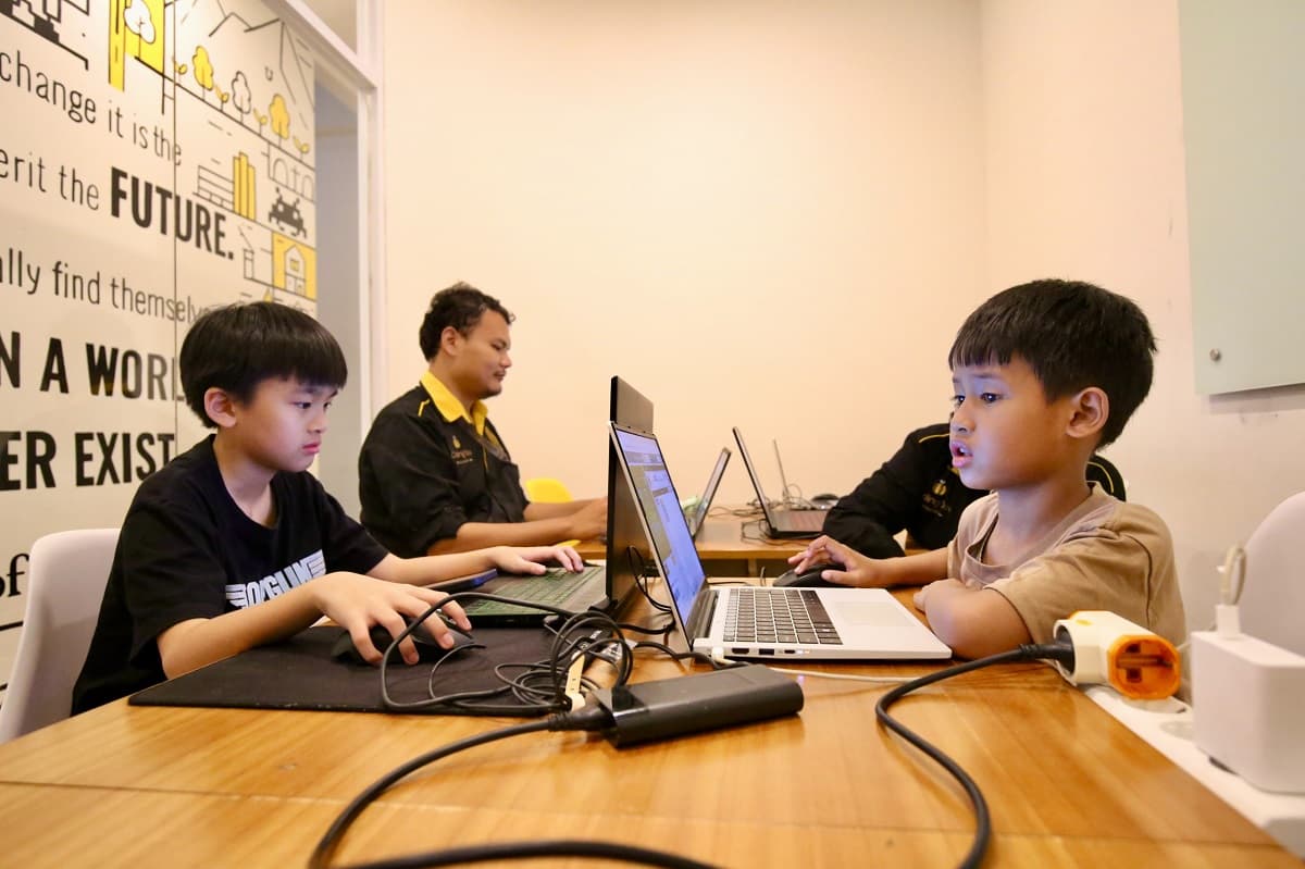 AI Makin Canggih, Coding Dinilai Tetap Penting untuk Latih Pola Pikir Siswa