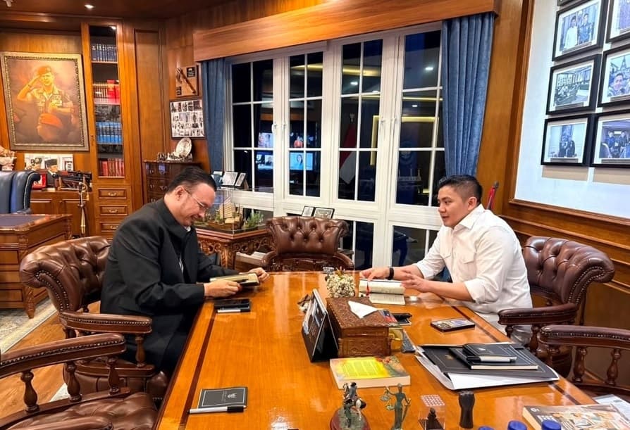 Seskab Teddy Bertemu Dirjen Imigrasi, Bahas Fast Track Jamaah Haji Indonesia