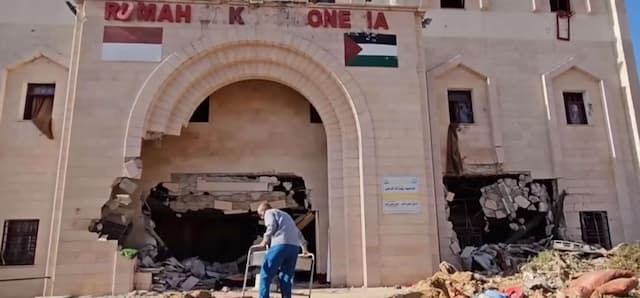 RI Kecam Israel Pasang Spanduk Rising Lion di Atas Reruntuhan RS Indonesia di Gaza