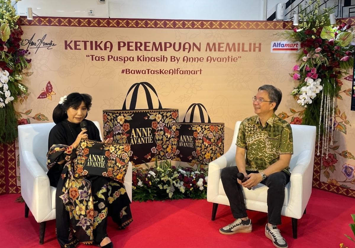 Gandeng Desainer Anne Avantie, Alfamart Luncurkan Goodie Bag 'Puspa Kinasih'