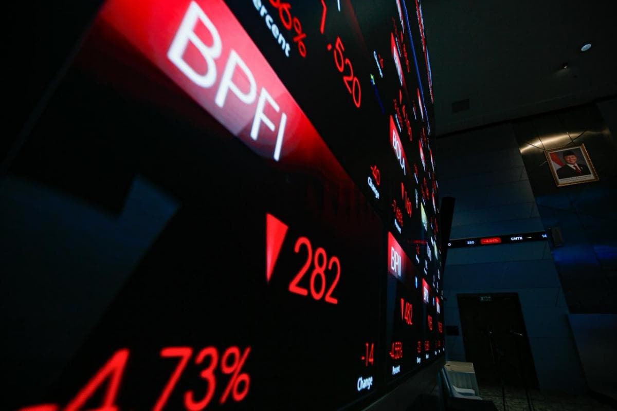 IHSG Hari Ini Ditutup Anjlok 2,1 Persen ke 7.378
