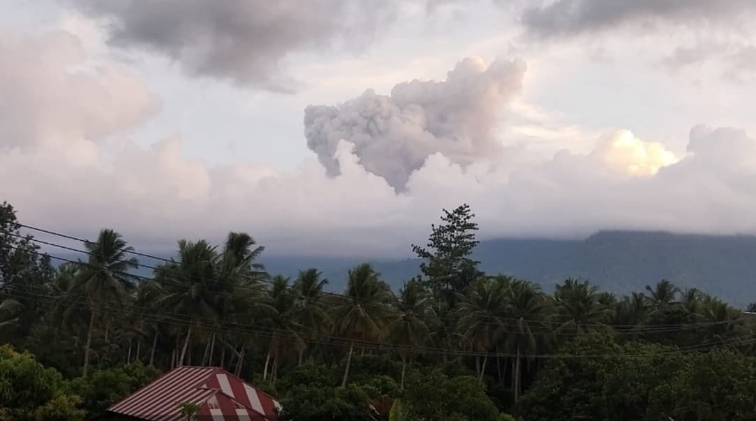 Gunung Dukono Kembali Meletus, Letusan Abu Vulkanik Capai 1.200 Meter