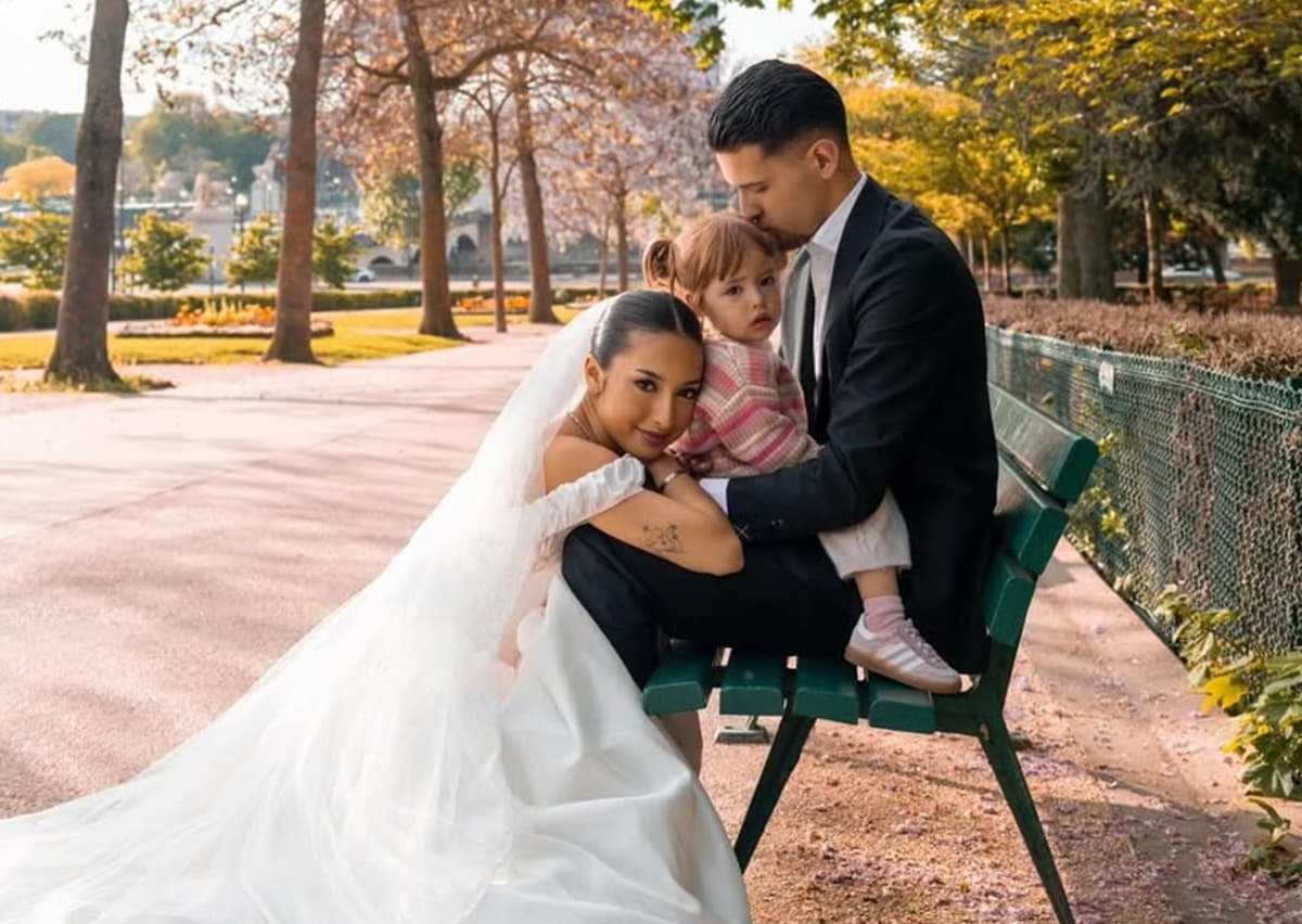 Gemas! Potret Kamari Ikut Temani Justin Hubner dan Jennifer Coppen Foto Prewedding di Menara Eiffel