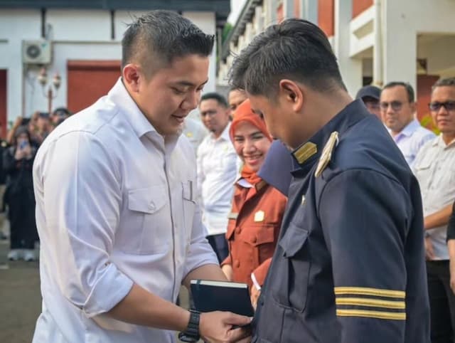 Terungkap! Ini Alasan Seskab Teddy Diangkat Jadi Duta Sekolah Rakyat