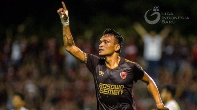 Kisah Ferdinand Sinaga Pernah Ribut dengan Suporter Timnas Indonesia hingga Panjat Pagar Pembatas SUGBK