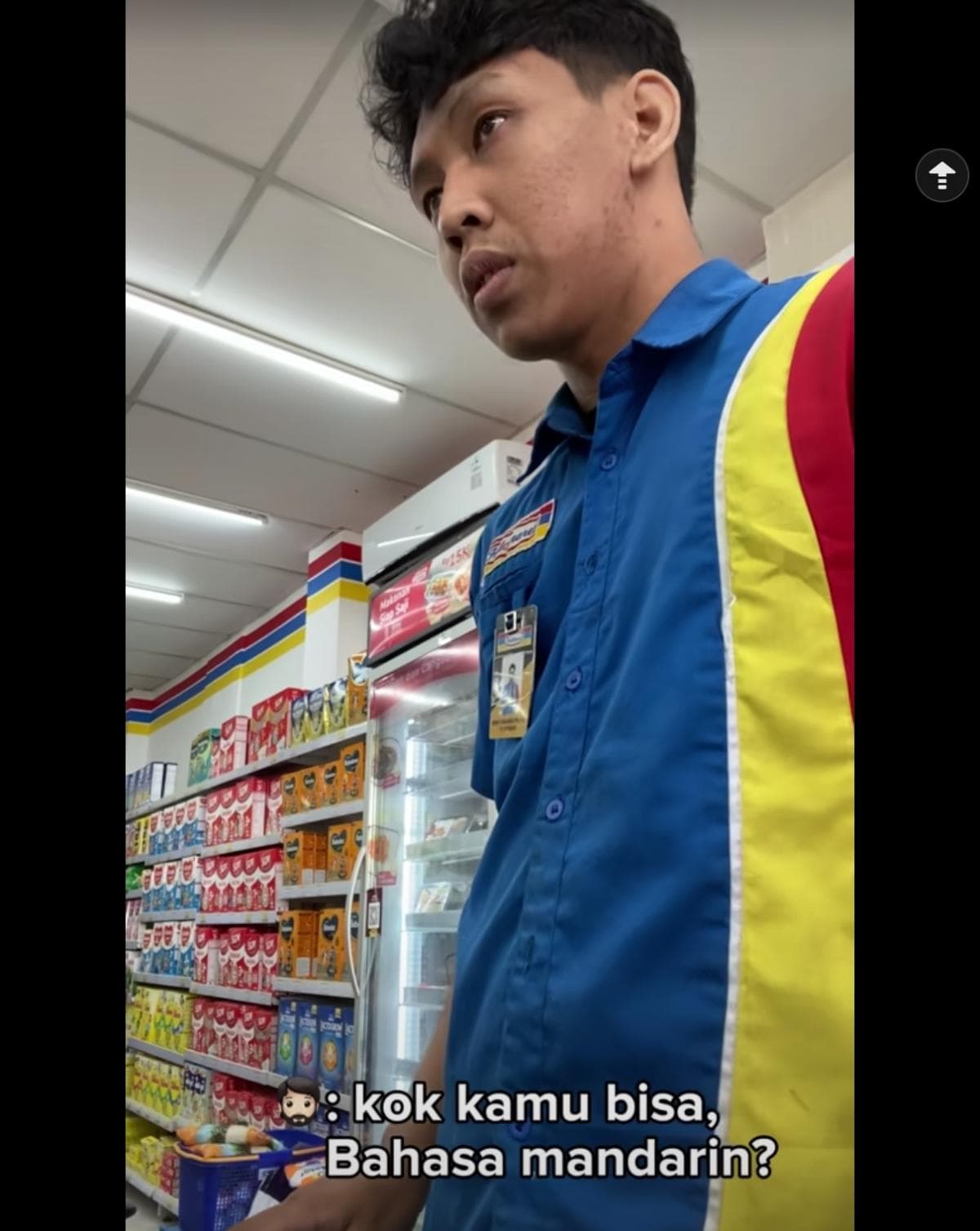 Viral! Kasir Minimarket Lancar Bahasa Mandarin saat Layani Pembeli, Tuai Pujian Netizen