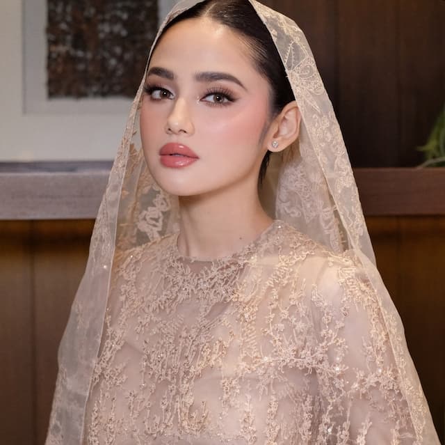 Gaya Make Up Siraman dan Pengajian Syifa Hadju, Cantik dan Flawless!