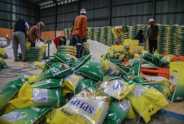 Harga Plastik Naik, Distribusi Beras SPHP Pakai Stok Kemasan Lama