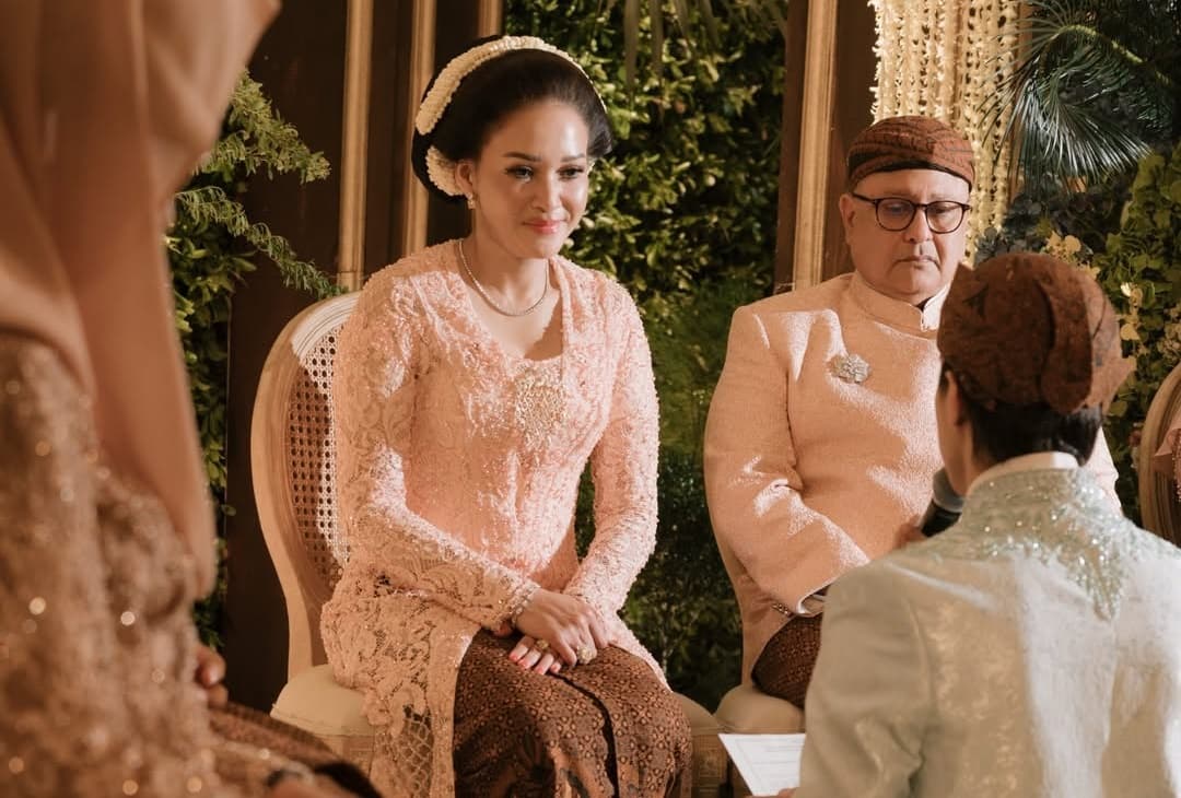 Kalung Maia Estianty di Acara Siraman El Rumi Curi Perhatian Netizen