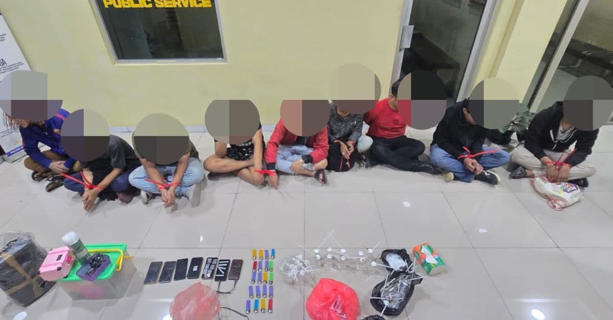 Lagi Nyabu di Pinggir Rel Kereta Tanah Abang, 9 Pria Ditangkap!