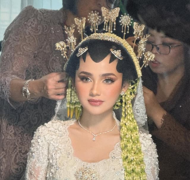 Pesona Syifa Hadju Pakai Cunduk Mentul Unik saat Akad Nikah: Dari Kupu-Kupu hingga Rusa
