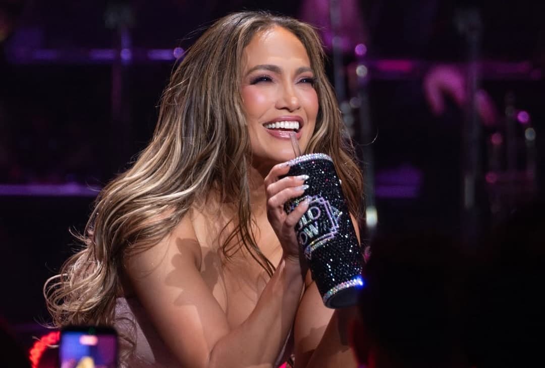 Jennifer Lopez Pamer Perut Berotot di Usia 56 Tahun: I'm in My Happy Era