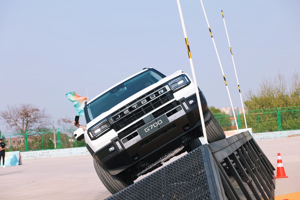 2 Mobil Hybrid Jetour Unjuk Gigi, Bakal Masuk Indonesia?