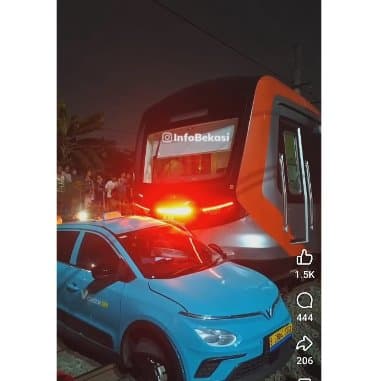Penyebab Tabrakan Kereta di Stasiun Bekasi Timur hingga Taksi Green SM Buka Suara