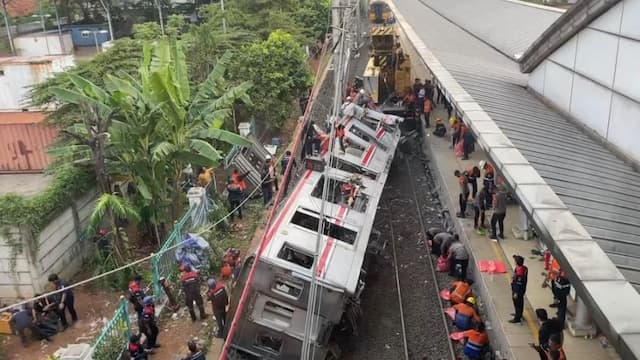 Penampakan Terkini Stasiun Bekasi Timur, Evakuasi Bangkai Gerbong KRL Masih Berlangsung