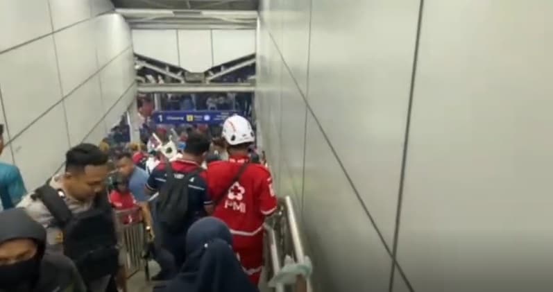 Update Tabrakan Kereta di Bekasi, 4 Penumpang Tewas dan 29 Korban Dievakuasi ke Tiga Rumah Sakit Update Tabrakan Kereta di Bekasi, 4 Penumpang Tewas dan 29 Korban Dievakuasi ke Tiga Rumah Sakit