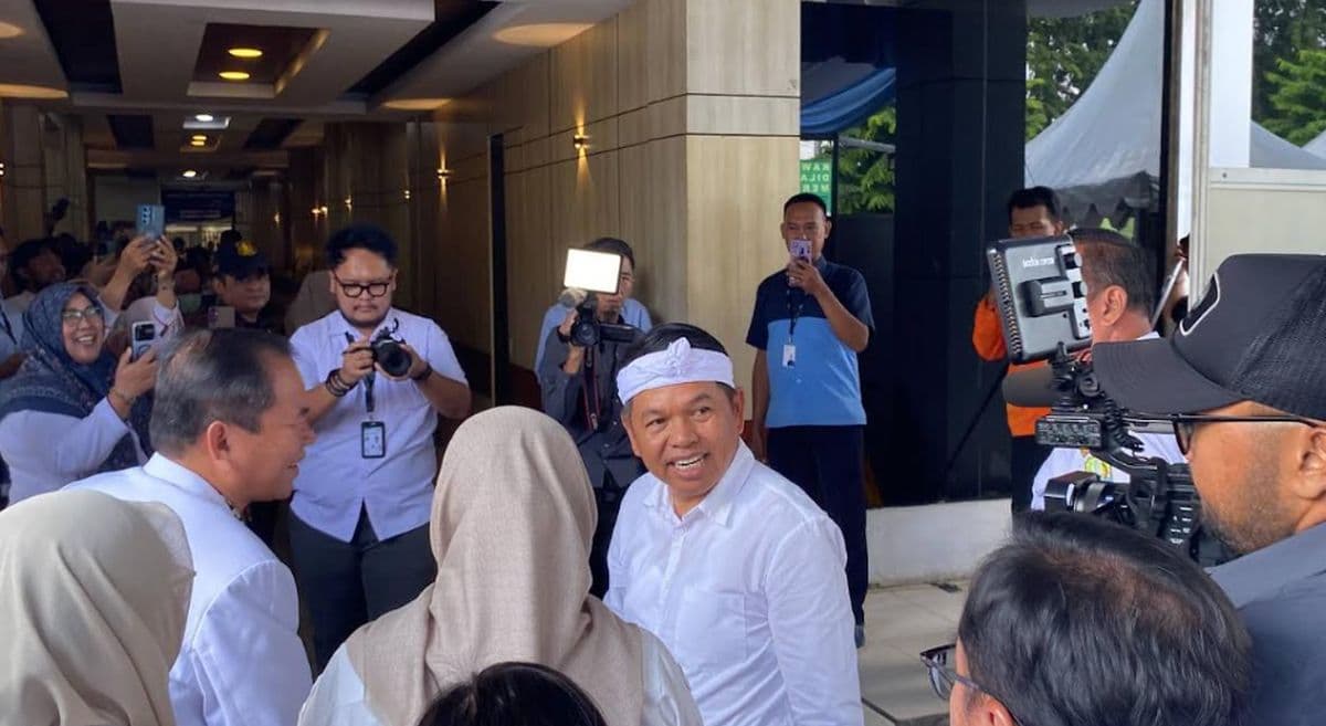 Dudung hingga KDM Jenguk Korban Kecelakaan Kereta di RSUD Bekasi