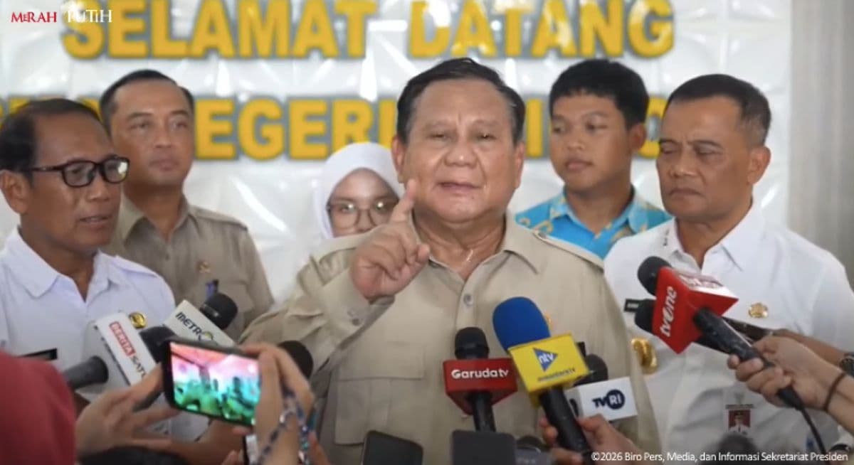 Prabowo Tinjau Revitalisasi Sekolah dan MBG di SMAN 1 Cilacap