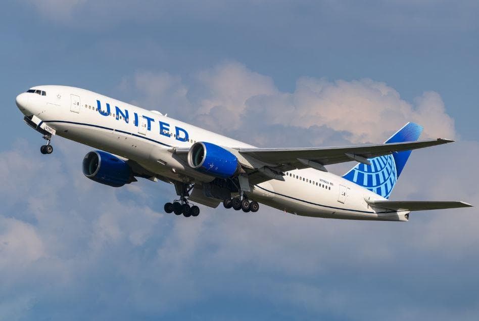 Pesawat Boeing 737 Membawa 48 Penumpang Tabrak Drone di Ketinggian 3.000 Kaki